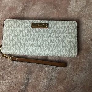 Michael Kors wallet/wristlet NWOT